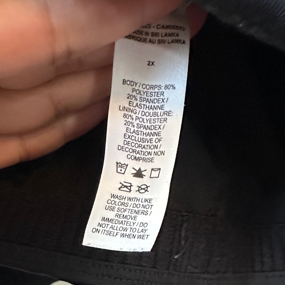 Nike Black Cropped Support Sports Bra with White Swoosh - Picture 3 of 4